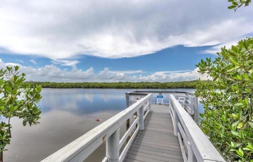 New Smyrna Beach Apartamento | Kiawah Bay 107 - 2 Bedroom 2 Bath Steps To The River And Ocean!