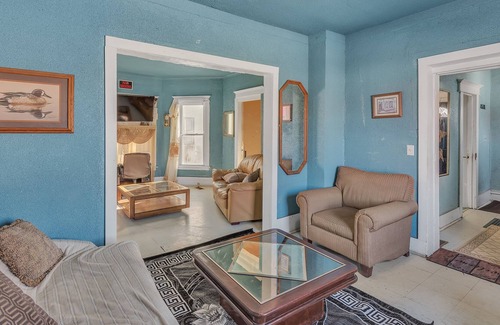Kalamazoo Casa | Kick Back in Kalamazoo! Pet Friendly! by RedAwning