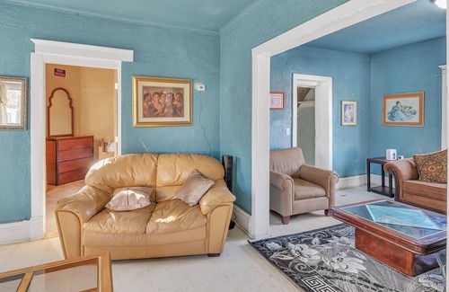 Kalamazoo Casa | Kick Back in Kalamazoo! Pet Friendly! by RedAwning
