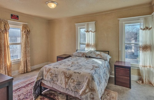 Kalamazoo Casa | Kick Back in Kalamazoo! Pet Friendly! by RedAwning