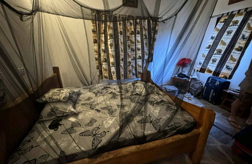 Kilifi Cama Y Desayuno | Kilifi KENYA, guest house, 3 bedrooms. one on the roof with large terrace