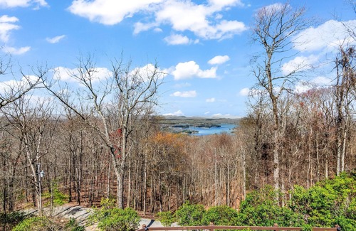 Ridges Over the Lake Chalet De Esquí | Killer Views of Lake + Pickleball + Hot Tub + Private