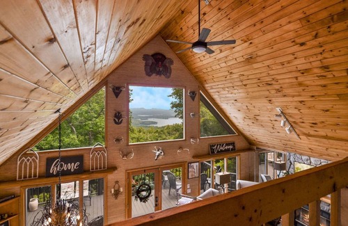 Ridges Over the Lake Chalet De Esquí | Killer Views of Lake + Pickleball + Hot Tub + Private