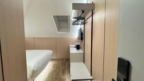 Belgrade Hotel | KIMMIY Attic Rooms near Belgrade Airport