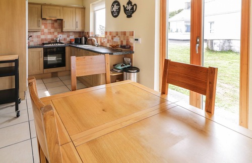 Kincasslagh Casa | KINCASSLAGH, pet friendly, with open fire in Annagry, County Donegal
