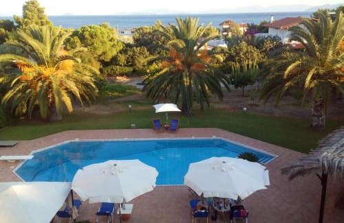 Bralos Casa | Kinetious Nisous Stylish Apt, Pool, near the Beach