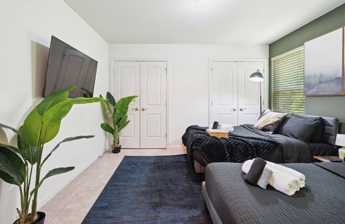 Southwest Raleigh Casa | King 3BR Townhouse Mins to Cary NC State