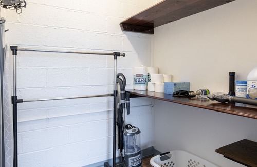 Fairview Park Apartamento | King and Queen memory foam beds Near the Valley! | Georgtown Villas