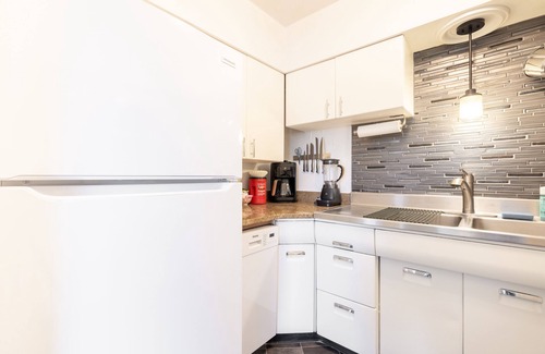 Fairview Park Apartamento | King and Queen memory foam beds Near the Valley! | Georgtown Villas