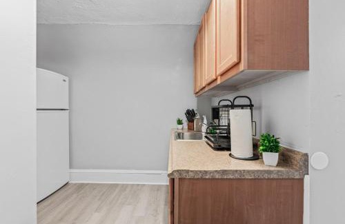 Little Italy Apartamento | King Bed 2 TVs Fast Wifi Pet Friendly!