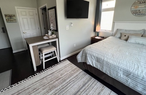 Huddleston Complejo | King bed corner studio Mariners Resort w/ Amenities indoor pool