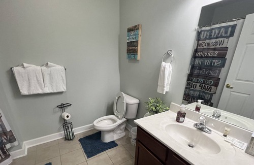 Huddleston Complejo | King bed corner studio Mariners Resort w/ Amenities indoor pool