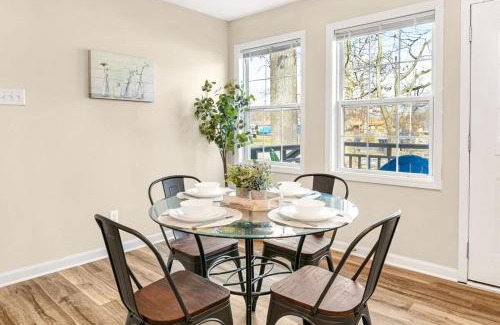Warsaw Apartamento | King Bed Fast Internet 2 Full Baths