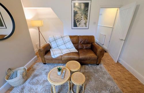 York Casa | King bed Free parking Walk to c-centre & Hospital