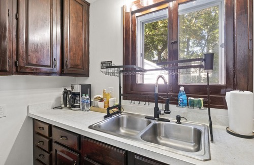 Rochester Casa | King Bed Full Kitchen Self Check-In Parking UofR