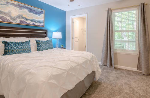 Arcadia Apartamento | ✭King Bed✭Hospital✭W/D✭20min→BMW✭Netflix✭3 TVs