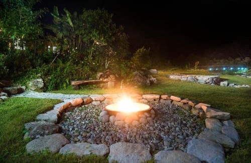 Nueva California Casa | KING BED & HOT TUB in Cloud Forest Mountains with WIFI, Volcán, Panama