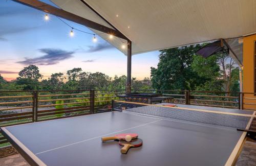Nueva California Casa | KING BED & HOT TUB in Cloud Forest Mountains with WIFI, Volcán, Panama