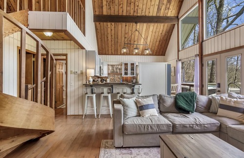 Tate Apartamento | King Bed, Mountain Scenes, Hot Tub, Pet Friendly