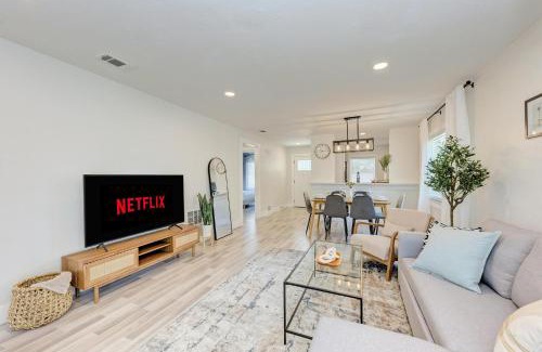 Bay Acres Casa | King Bed & Patio, Minutes to the Beach