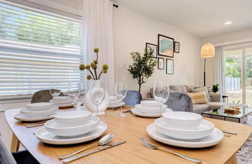 Bay Acres Casa | King Bed & Patio, Minutes to the Beach