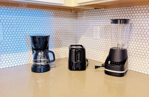 Florida Central Atlantic Coast Apartamento | King Bed, Pet-Friendly, 15 Min to Disney & More!