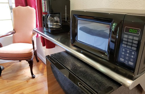 Ingram Hills Apartamento | Cama King, Privado, Keurig, Se aceptan mascotas, Cocina, Estacionamiento seguro.
