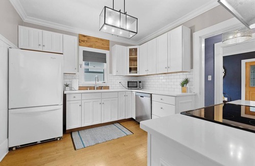 Appleton Casa | King Bed, Quiet Area, Central Location