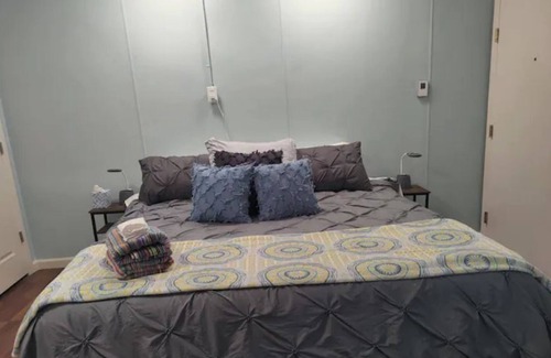 Eiber Casa | King Bed Studio near Downtown/Red Rocks West Colfax