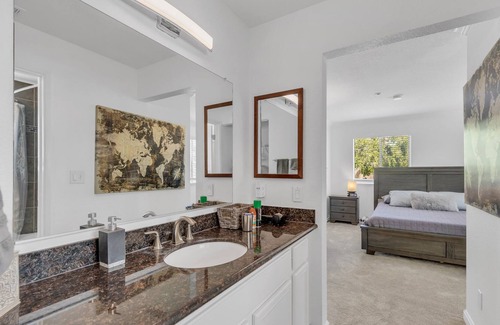 Arden-Arcade Condominio | King Bed Suite. CSUS, CalExpo, Arden Fair, Lohmans.
