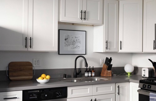 Thousand Oaks Condominio | King Bed Suite w/ Hot Tub, Gym, Parking