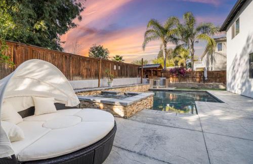 Temecula Casa | King Bed Temecula Getaway Amazing Pool and Theatre