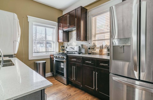 Midtown Apartamento | King Bed @ The MadiZEN. No Cleaning Fee! Central Midtown Location!