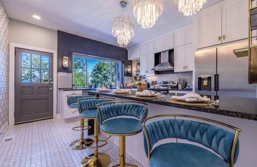 Mount Washington Casa | King Bed | Vinyl Records | Arcade | Free Parking