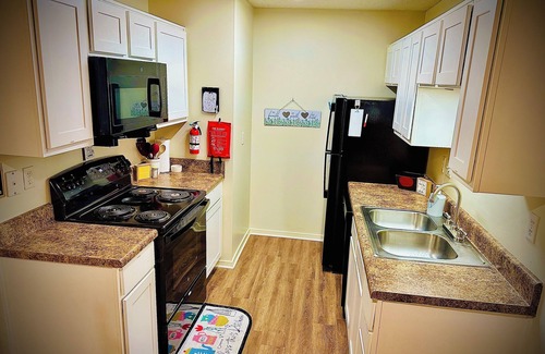 Hernando Apartamento | KING BED W/POOL, Pet Friendly, Fitness Center, Seconds from INTERSTATE, FREE Parking