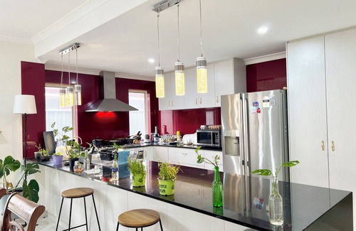 Queens Park Casa | King Bed with Private Ensuite. Close to Airport