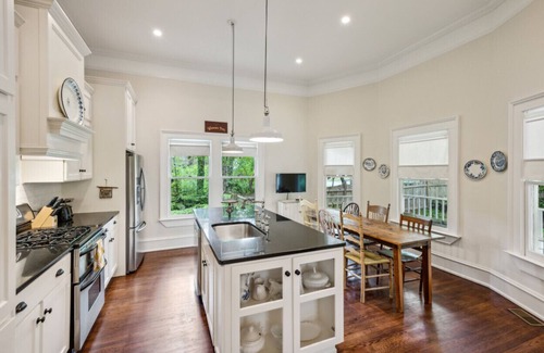 College Heights Casa | King Beds|Pets Welcome|Historic Queen Anne Cottage