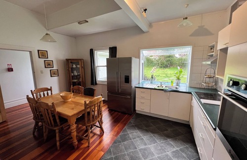 Epsom Villa | LA CASA BONITA AUCKLAND KING ENSUITE HABITACIÓN VINTAGE