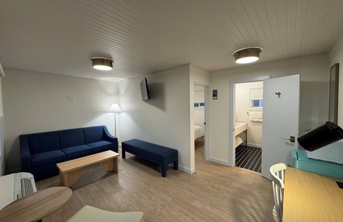 Geneva Casa | King Motel Room With Balcony - NKB