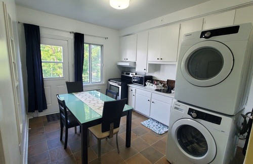 Roussillon Regional County Municipality Apartamento | King & Queen Beds, 2 Bedrooms Apartment with Parking, River View