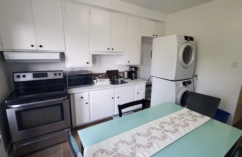 Roussillon Regional County Municipality Apartamento | King & Queen Beds, 2 Bedrooms Apartment with Parking, River View