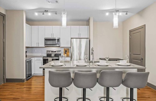 Florida Central Atlantic Coast Apartamento | King Retreat Pool & Gym Pet-Friendly Close to Park