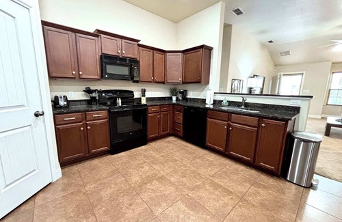 Lubbock Casa | King's Landing - 3BR/2BA - South Lubbock