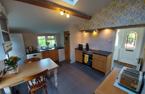 Chorlton-by-Backford Cabaña | Rural-Farmhouse Cottage-Ejecutivo-Baño privado con ducha-Vista al Jardín