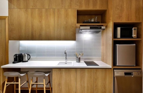 Garhoud Apartamento | King Studio Near DXB Airport By Luxury Bookings