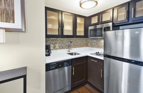 Mayfield Heights Condominio | Suite King | Centro de negocios abierto las 24 horas, gimnasio + desayuno diario gratuito