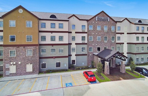 Longview Condominio | Suite King. Desayuno gratis. Piscina cubierta y bañera de hidromasaje. A 15 minutos del centro de convenciones Maude Cobb.