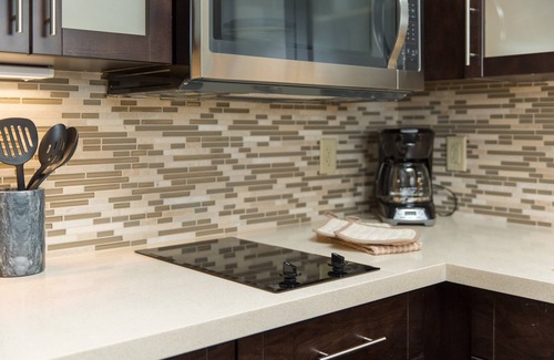 Corona Apartamento | King Suite. Free Breakfast. Pool & Hot Tub. Gym. Great for Business Travelers!