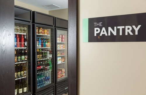 Corona Apartamento | King Suite. Free Breakfast. Pool & Hot Tub. Gym. Great for Business Travelers!