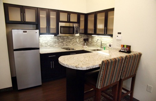 Minot Condominio | Suite King. Desayuno gratis. Piscina y jacuzzi. Gimnasio. ¡Cerca de la base de la Fuerza Aérea Minot!
